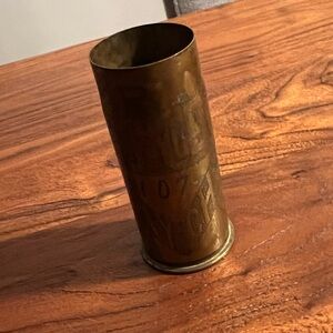 1918 WW1 French Chateau Brass Shell Casing in excellent condition.4”x2”.